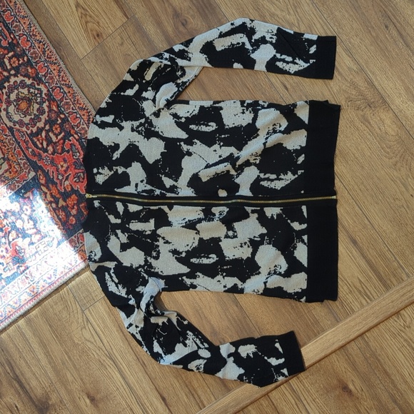 Zippered back H&M sweater - Picture 2 of 3